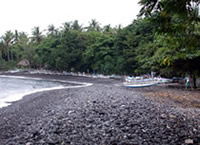 The signature black pebbles of Tulamben beach